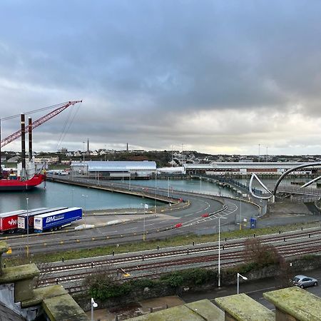 Lower Harbour Watch Holyhead Bagian luar foto
