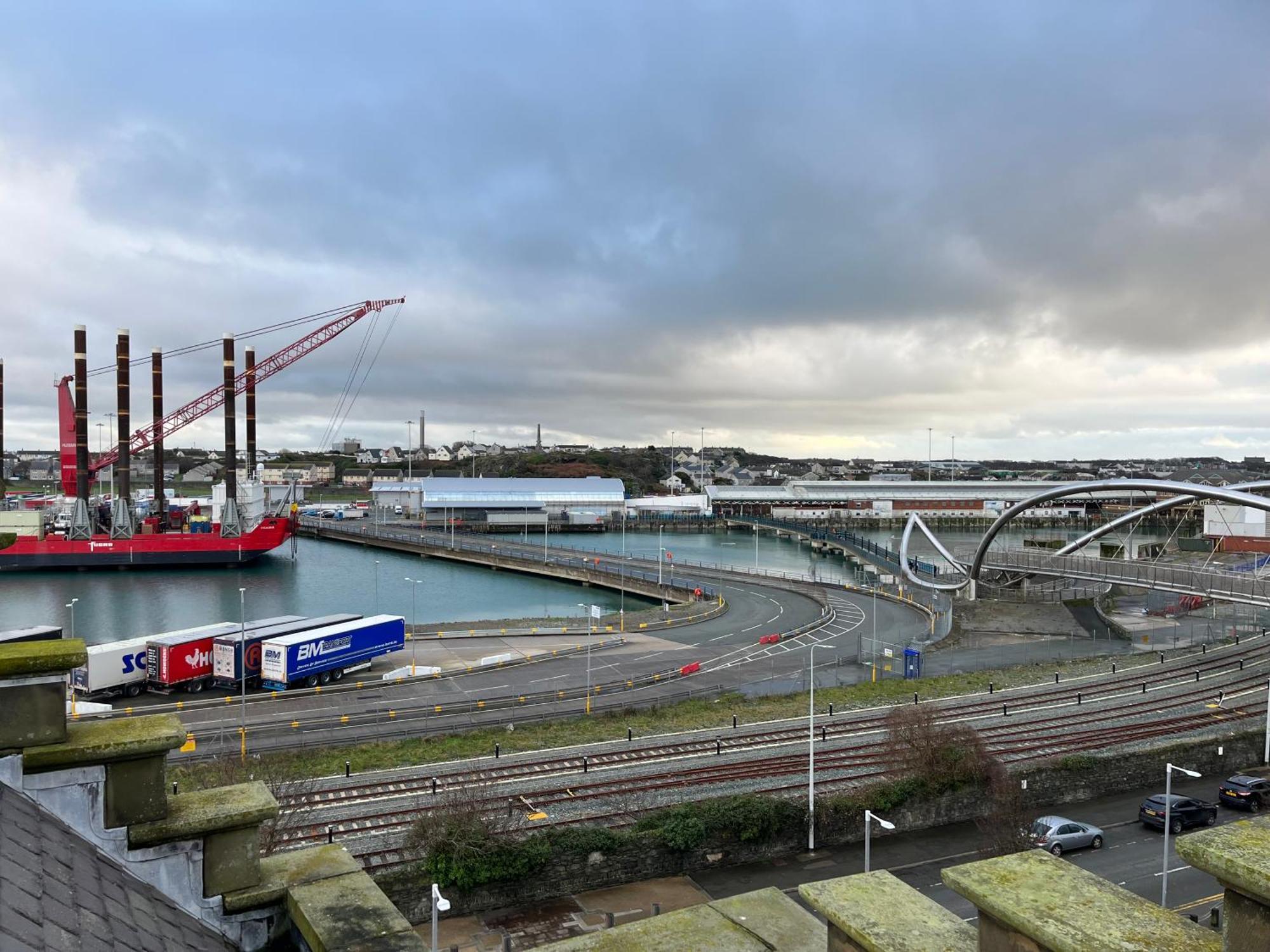 Lower Harbour Watch Holyhead Bagian luar foto